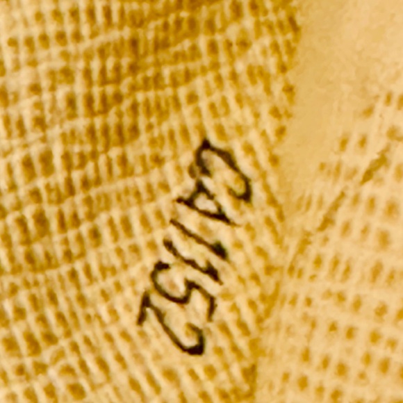 Louis Vuitton damier long bifold wallet. - Picture 9 of 16